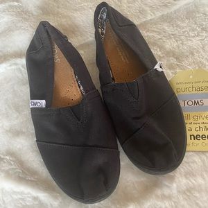 NEW TOMS Kids black size 2